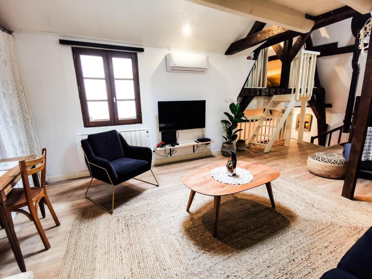 ブールジュLoft Atypique Au Calme Avec Cour Privativeアパートメント エクステリア 写真